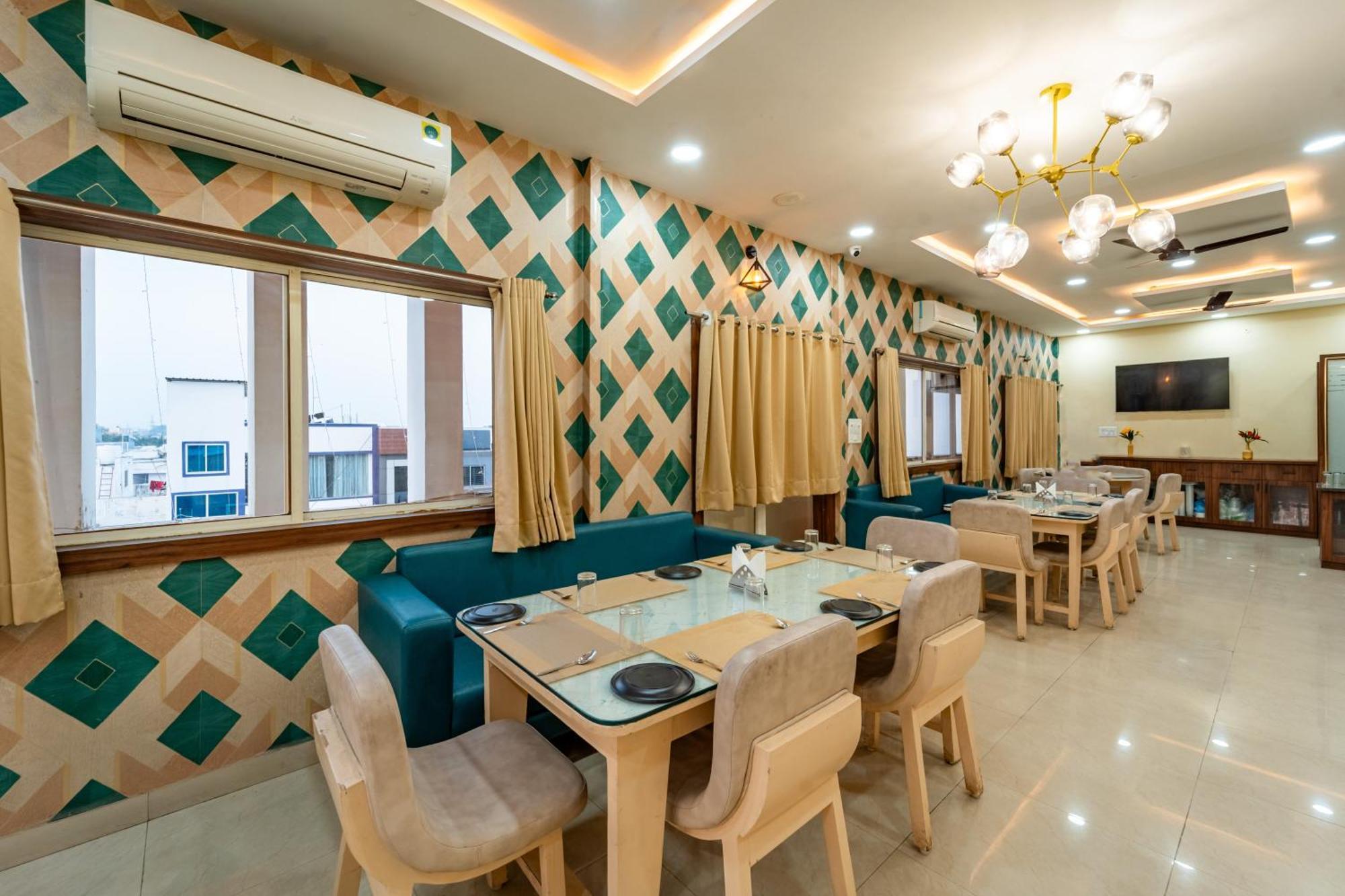 Treebo Premium Zorba Hotel โบปาล ภายนอก รูปภาพ