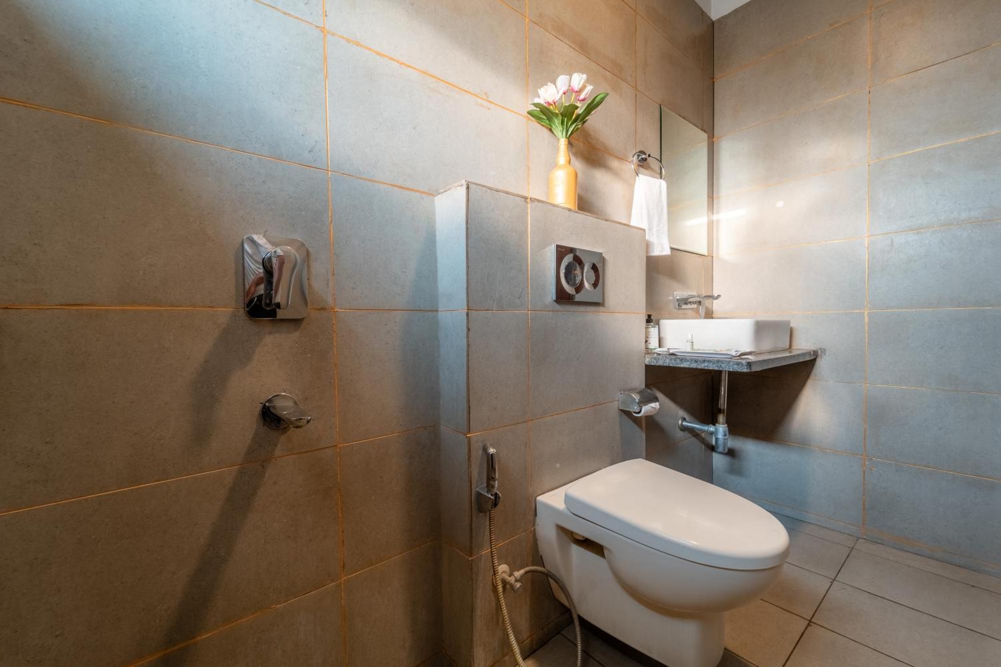 Treebo Premium Zorba Hotel โบปาล ภายนอก รูปภาพ